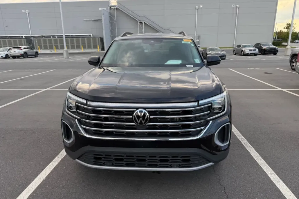 2025 Volkswagen Atlas SE photo 1