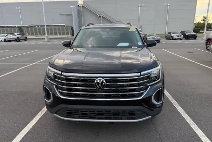 2025 Volkswagen Atlas SE photo 1