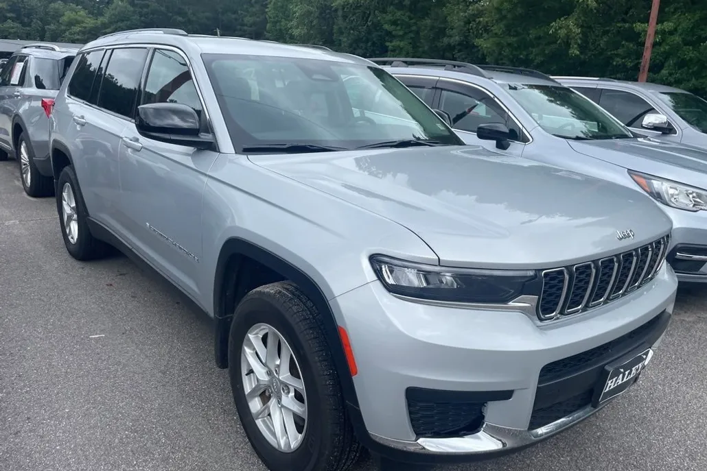 2023 Jeep Grand Cherokee Laredo photo 1