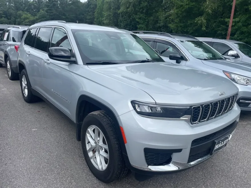 2023 Jeep Grand Cherokee Laredo photo 1