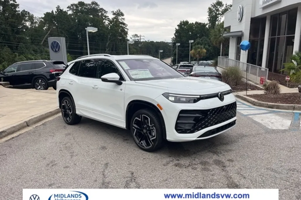 2025 Volkswagen Tiguan SEL R-Line Black photo 1