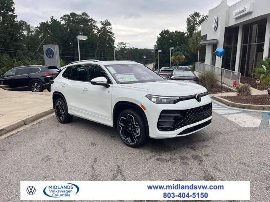 2025 Volkswagen Tiguan SEL R-Line Black photo 1