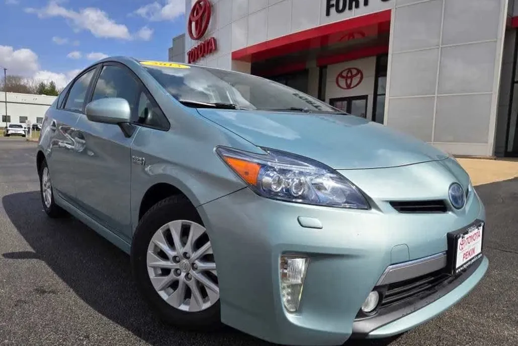 2013 Toyota Prius Plug-in Advanced photo 1