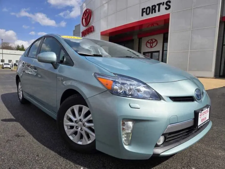 2013 Toyota Prius Plug-in Advanced photo 1