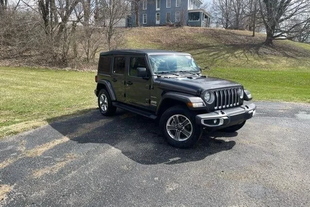 2021 Jeep Wrangler Unlimited Sahara photo 1