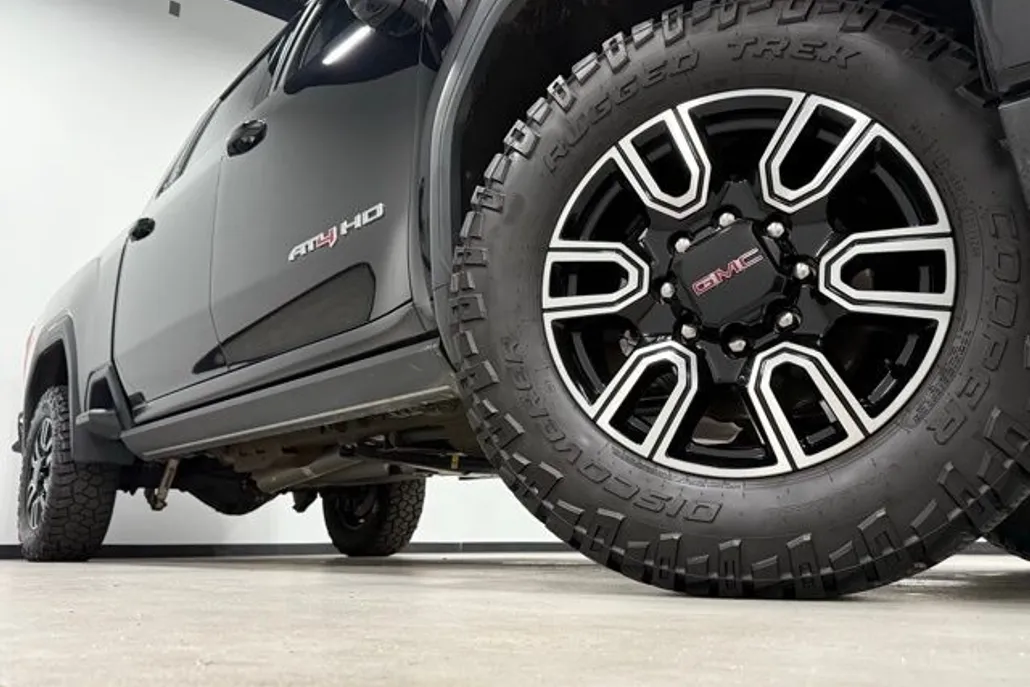 2023 Gmc Sierra HD AT4 photo 1