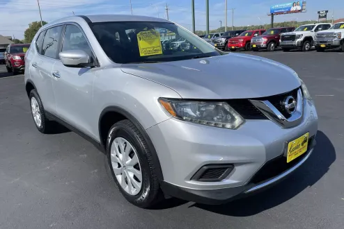 2015 Nissan Rogue S photo 2