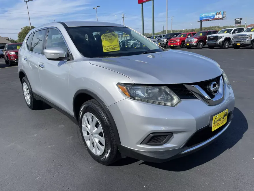 2015 Nissan Rogue S photo 2