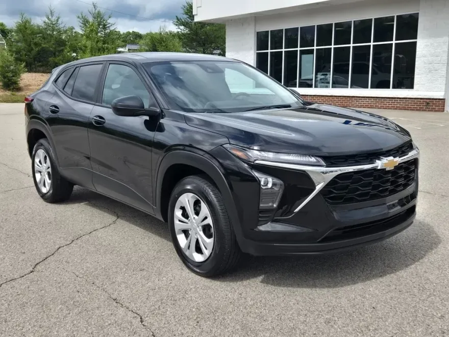 2024 Chevrolet Trax LS photo 1