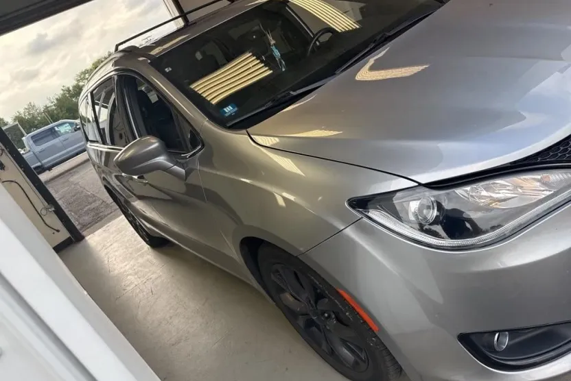 2018 Chrysler Pacifica Touring Plus photo 1