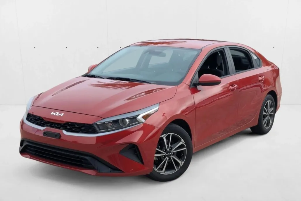 2023 Kia Forte LXS photo 1