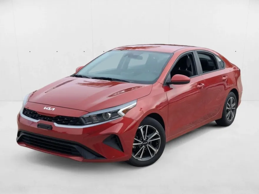 2023 Kia Forte LXS photo 1