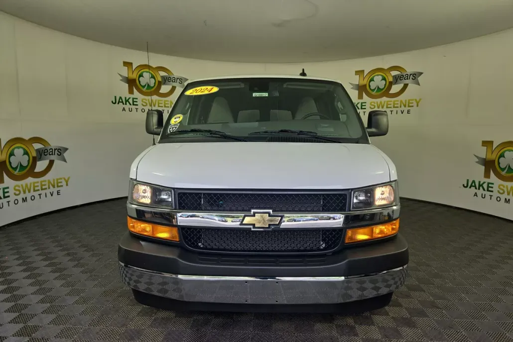 2024 Chevrolet Express 3500 Passenger Van photo 1