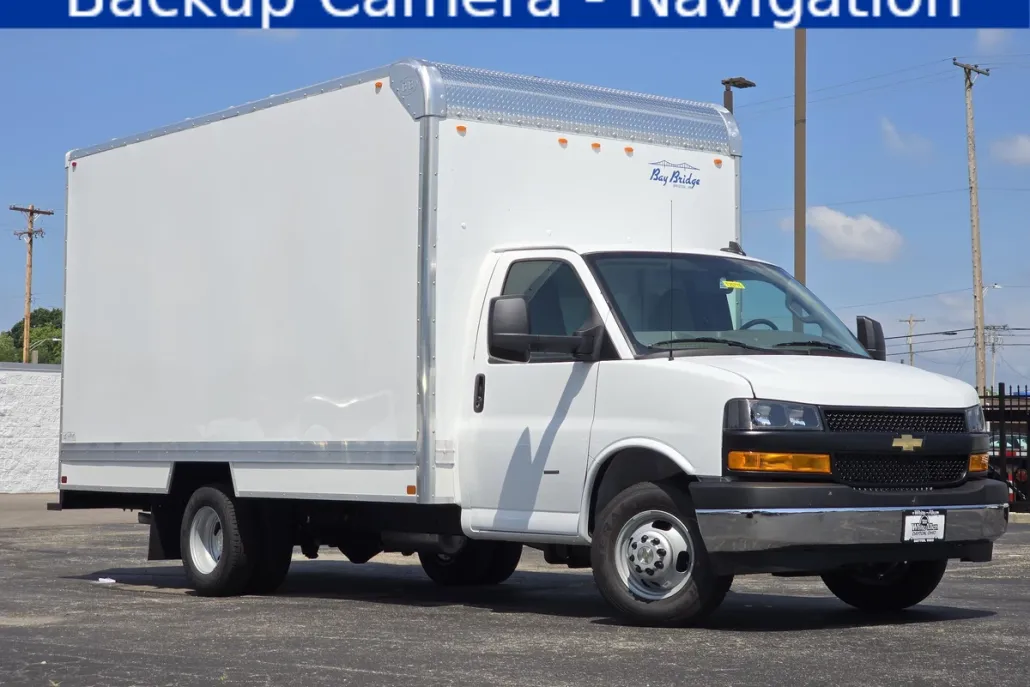 2025 Chevrolet Express 3500 Cutaway photo 1