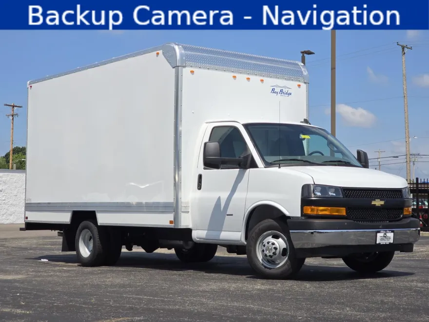 2025 Chevrolet Express 3500 Cutaway photo 1