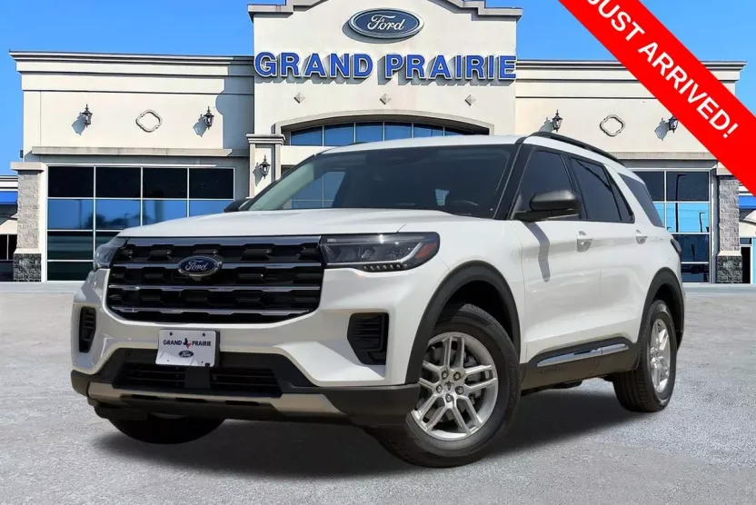 2025 Ford Explorer photo 1