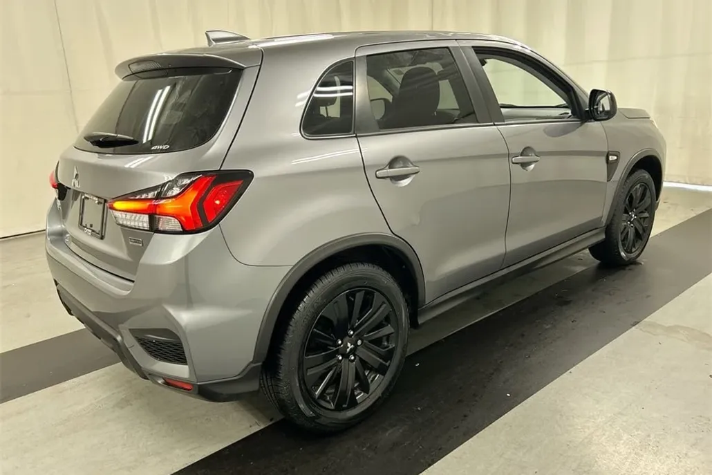 2022 Mitsubishi Outlander Sport LE photo 1