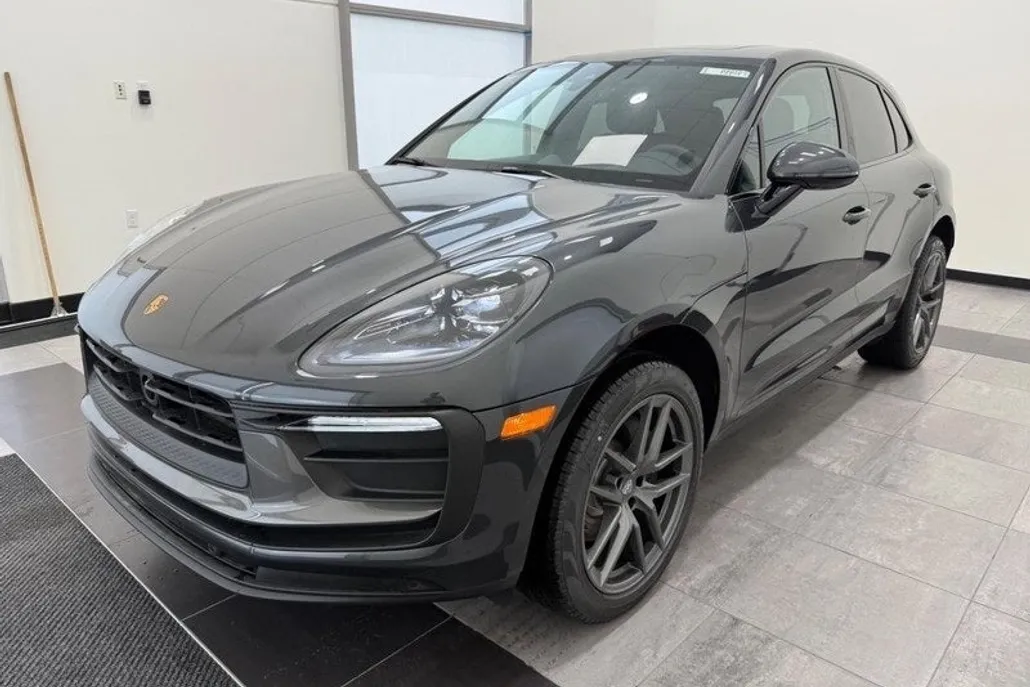 2025 Porsche Macan Base photo 1