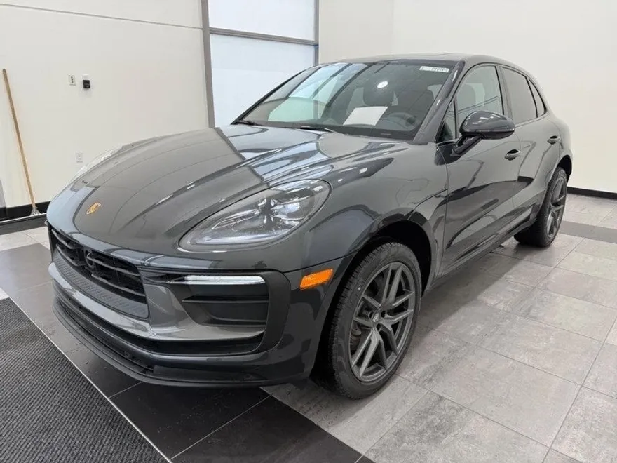 2025 Porsche Macan Base photo 1