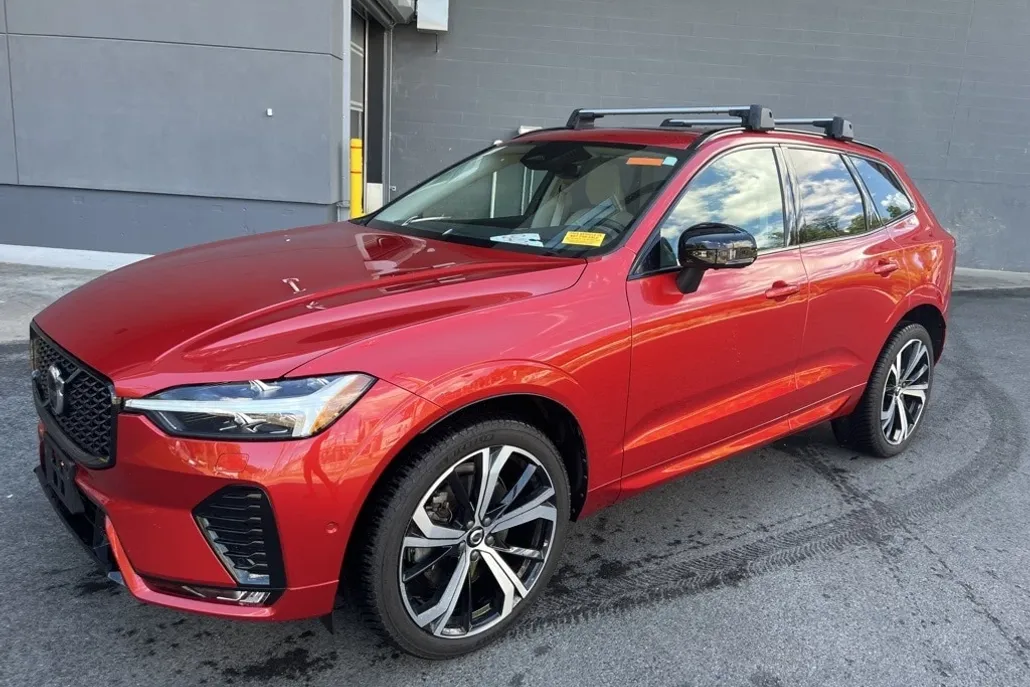 2023 Volvo XC60 Ultimate photo 1
