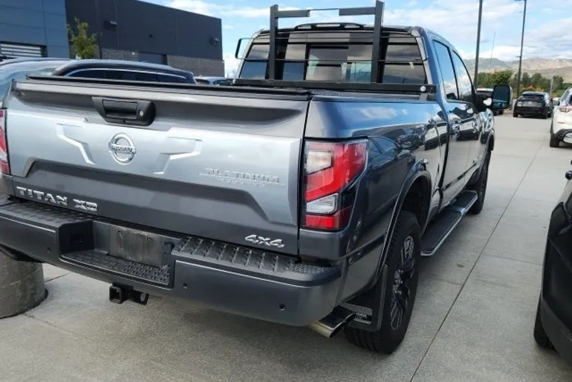 2021 Nissan Titan Platinum Reserve photo 1