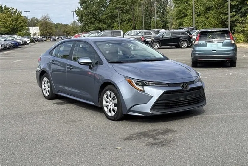 2024 Toyota Corolla LE photo 1