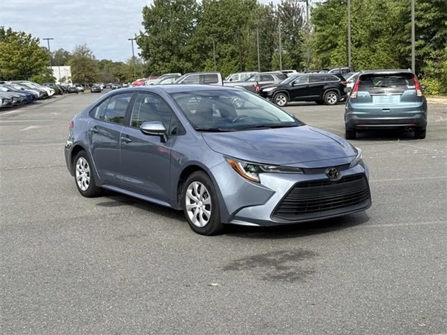 2024 Toyota Corolla LE photo 1