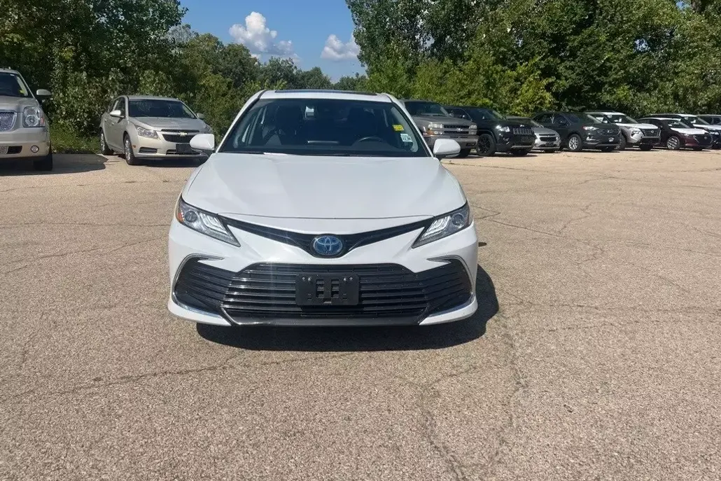 2023 Toyota Camry SE photo 1