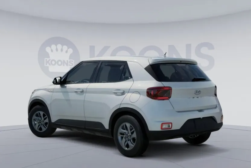 2025 Hyundai Venue SE photo 1