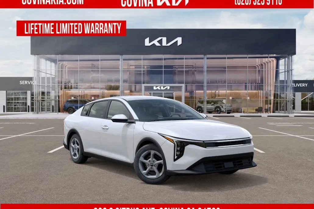 2025 Kia K4 LXS photo 1