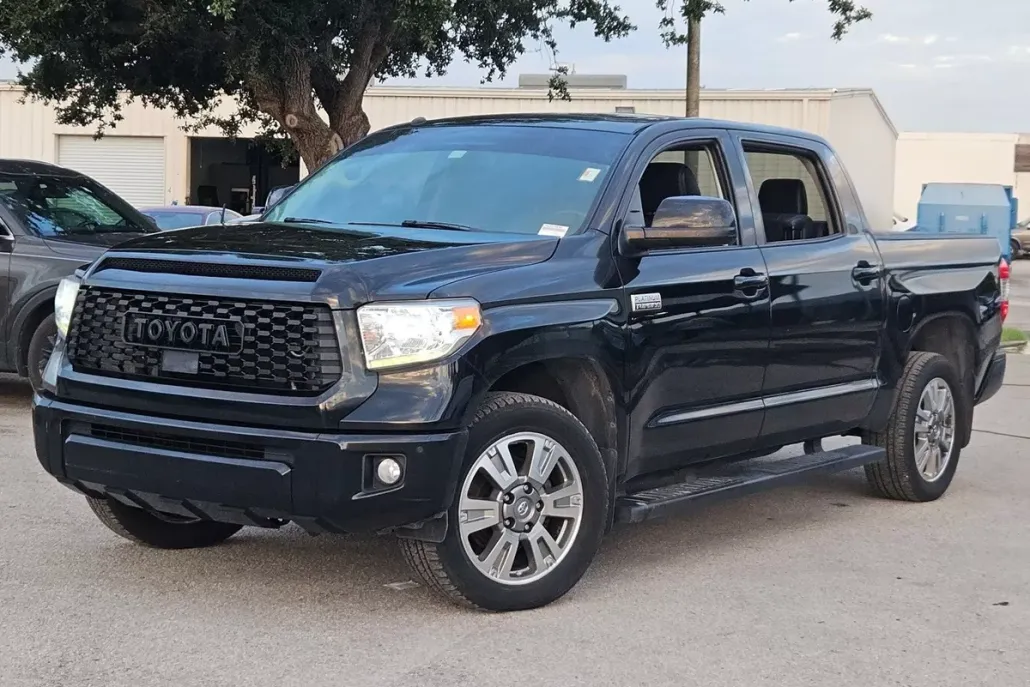 2017 Toyota Tundra Platinum CrewMax photo 1