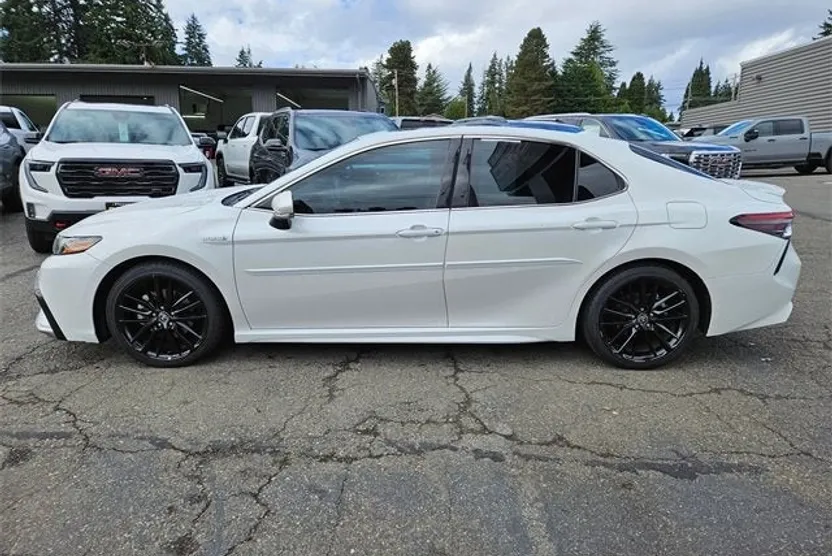 2021 Toyota Camry Hybrid XSE photo 1