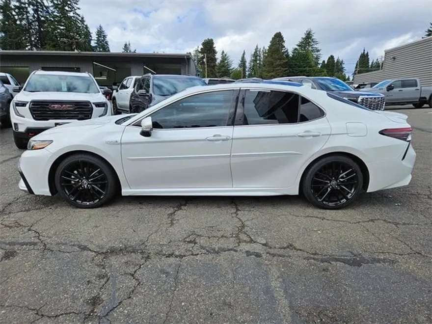 2021 Toyota Camry Hybrid XSE photo 1