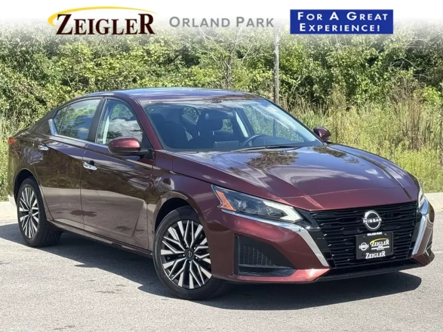 2023 Nissan Altima 2.5 SV photo 1