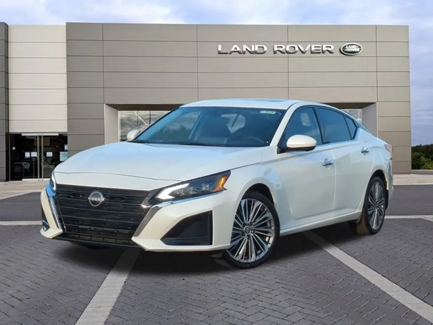 2023 Nissan Altima 2.5 SL photo 1