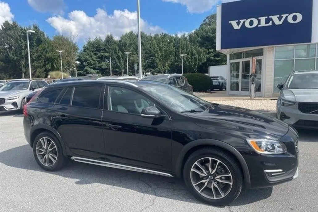 2018 Volvo V60 Cross Country T5 AWD photo 1