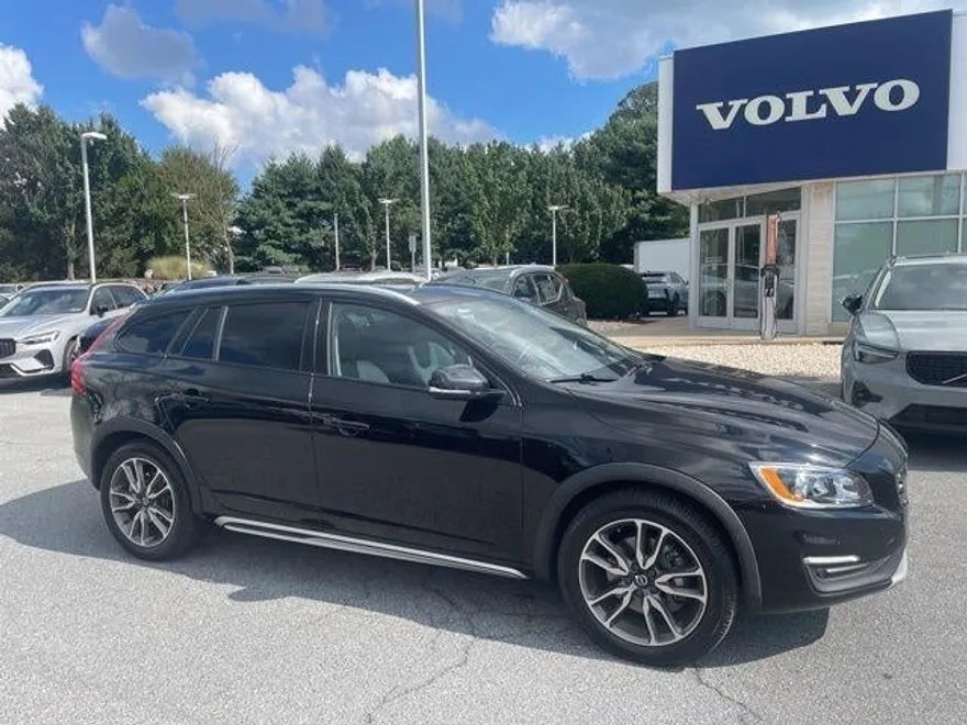 2018 Volvo V60 Cross Country T5 AWD photo 1
