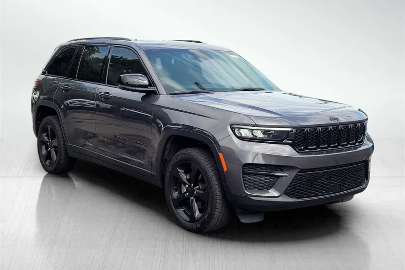 2022 Jeep Grand Cherokee Altitude photo 1
