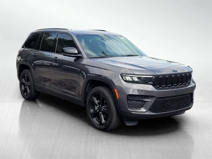 2022 Jeep Grand Cherokee Altitude photo 1