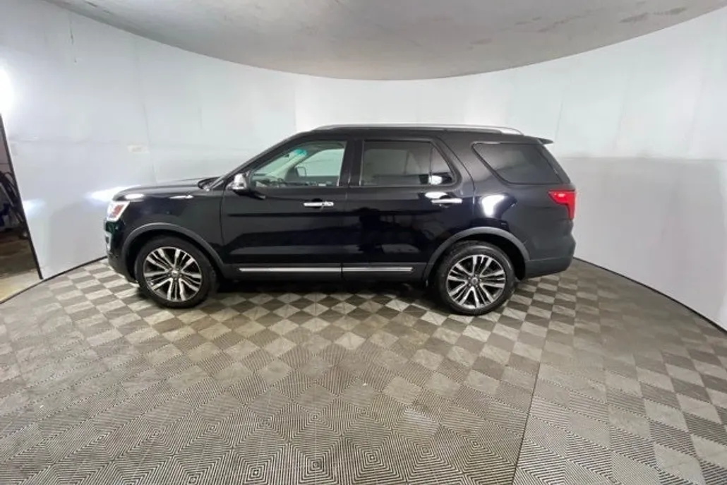 2016 Ford Explorer Platinum photo 1