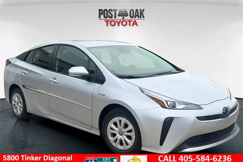 2022 Toyota Prius L photo 1