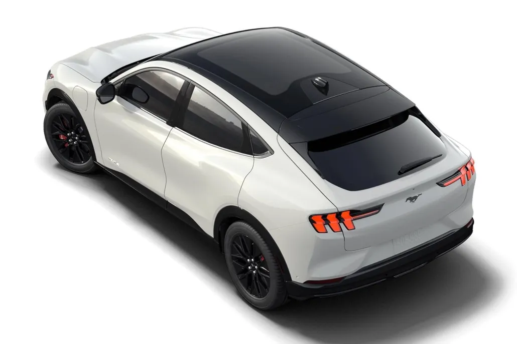 2025 Ford Mustang Mach-E Premium photo 1