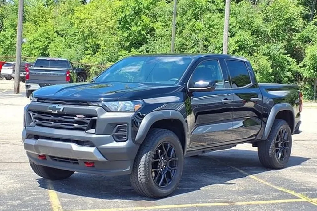 2023 Chevrolet Colorado Trail Boss photo 1