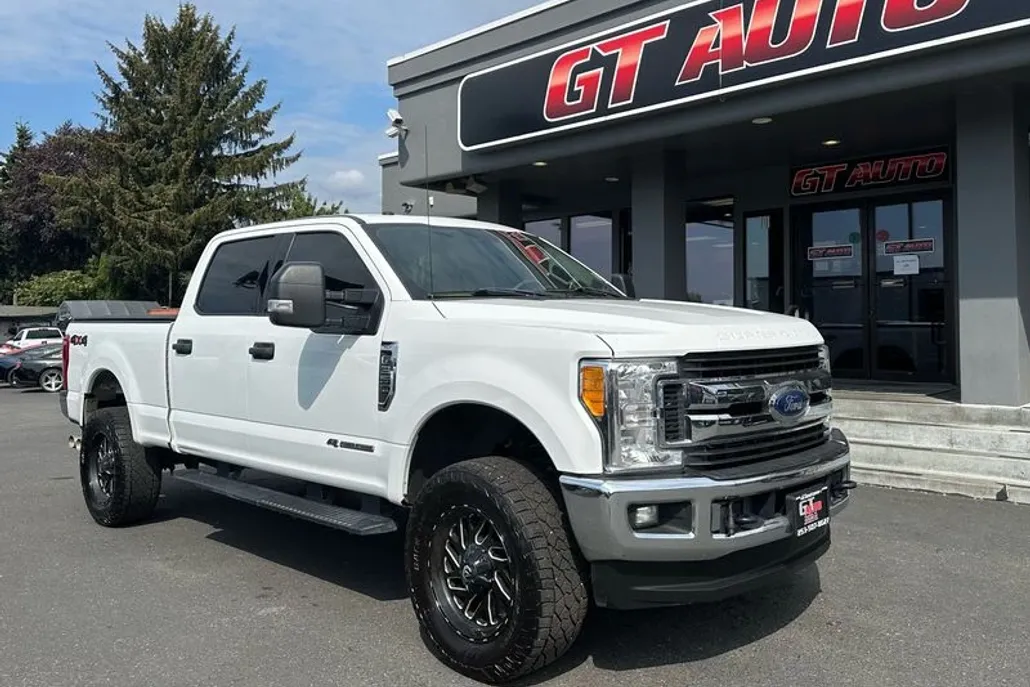 2017 Ford F-350 XLT photo 1
