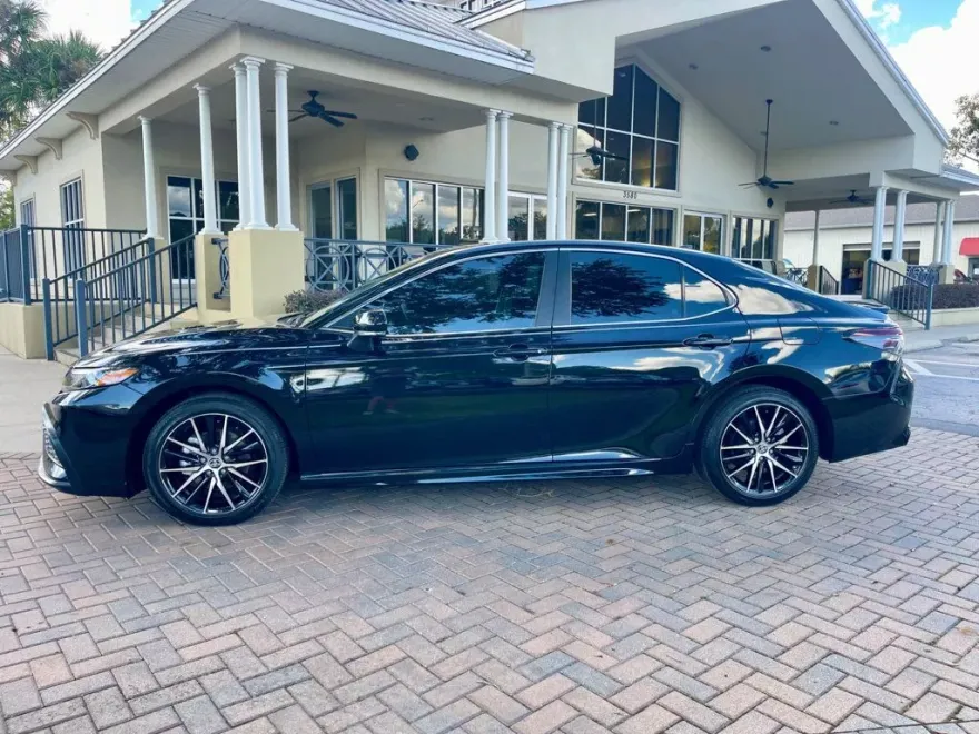 2024 Toyota Camry SE photo 1