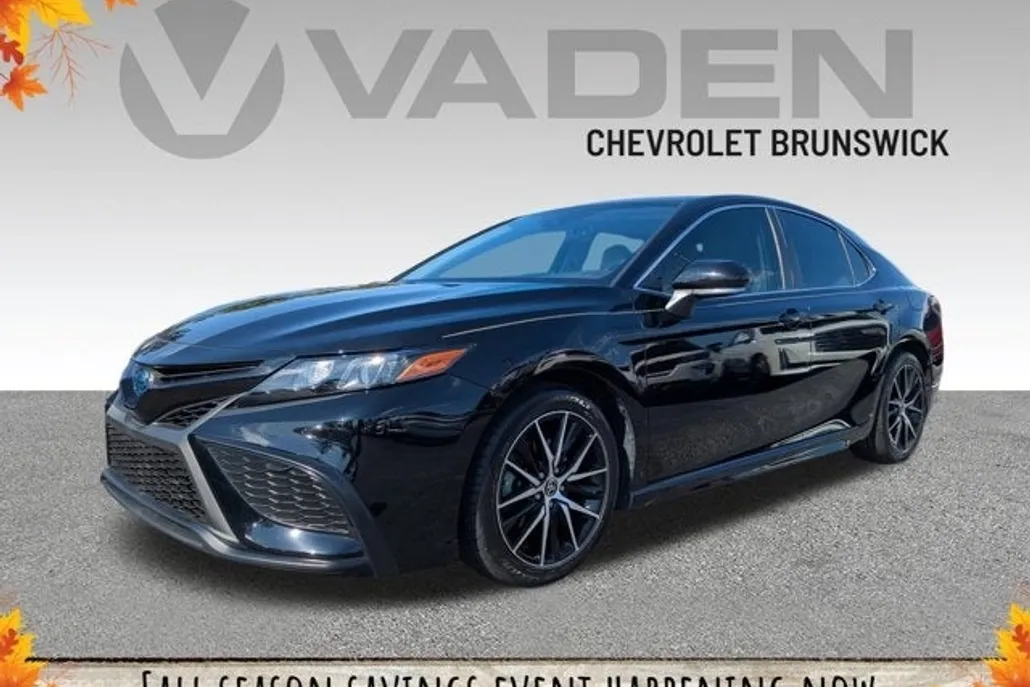 2022 Toyota Camry Hybrid SE photo 1