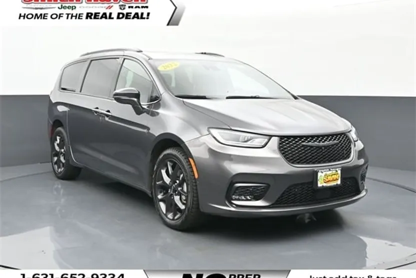 2022 Chrysler Pacifica Limited photo 1