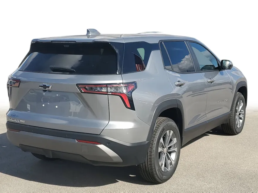 2026 Chevrolet Equinox LT photo 1