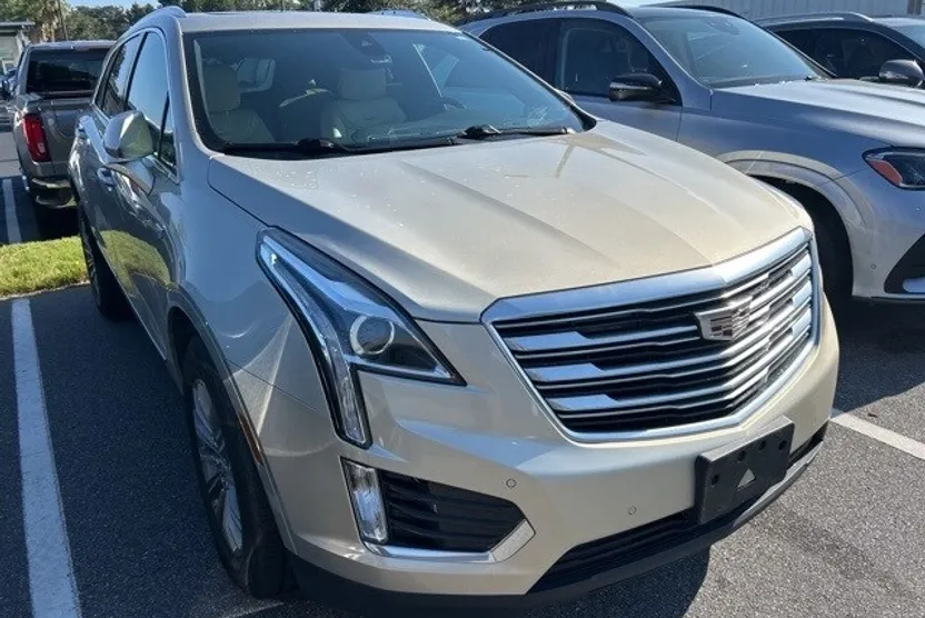 2017 Cadillac XT5 Luxury photo 1