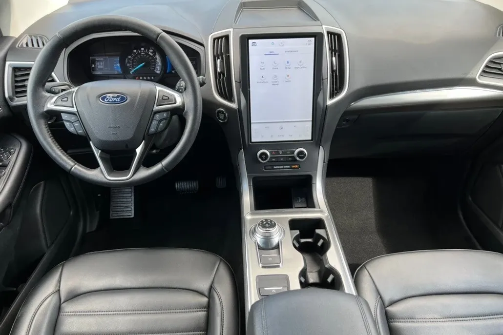 2022 Ford Edge SEL photo 1